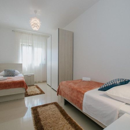 Luxury Apartment Di Трогир Екстериор снимка