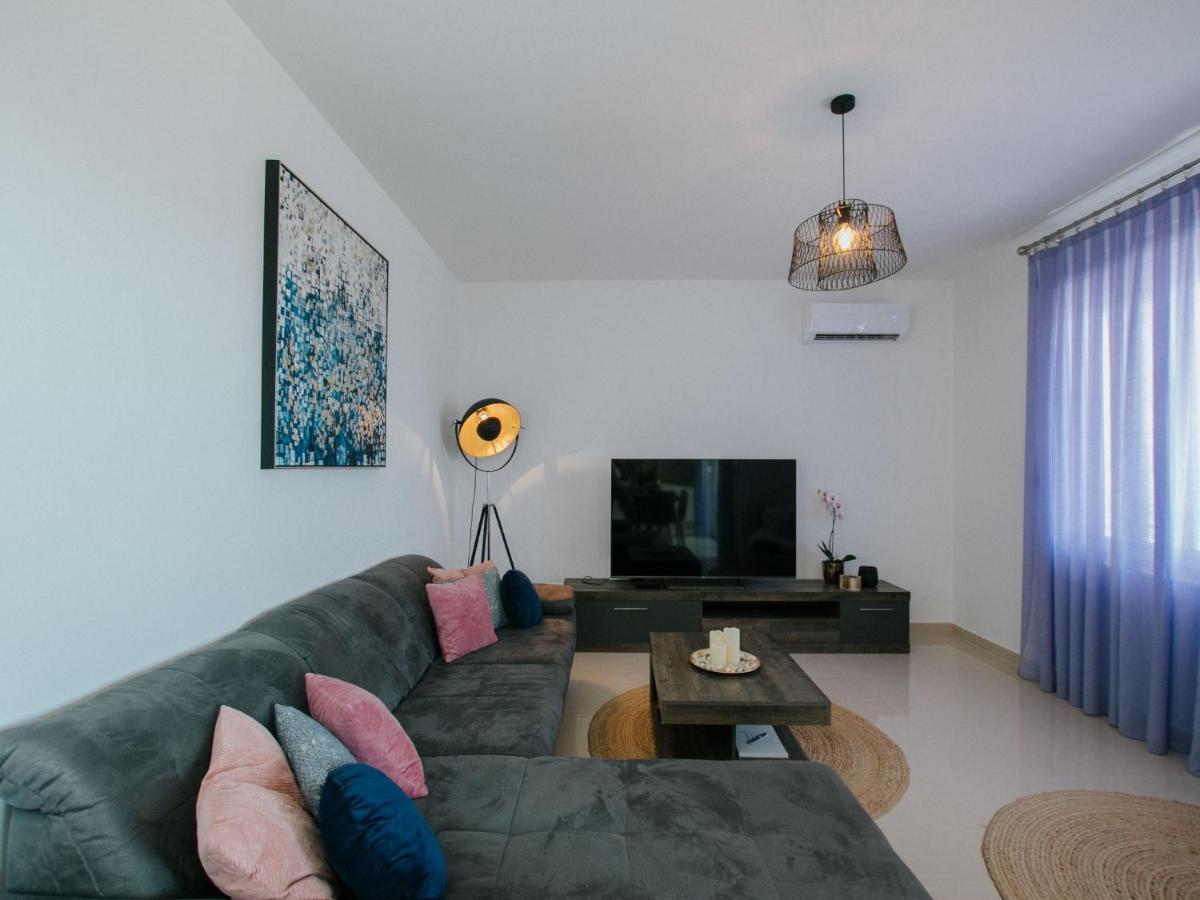 Luxury Apartment Di Трогир Екстериор снимка