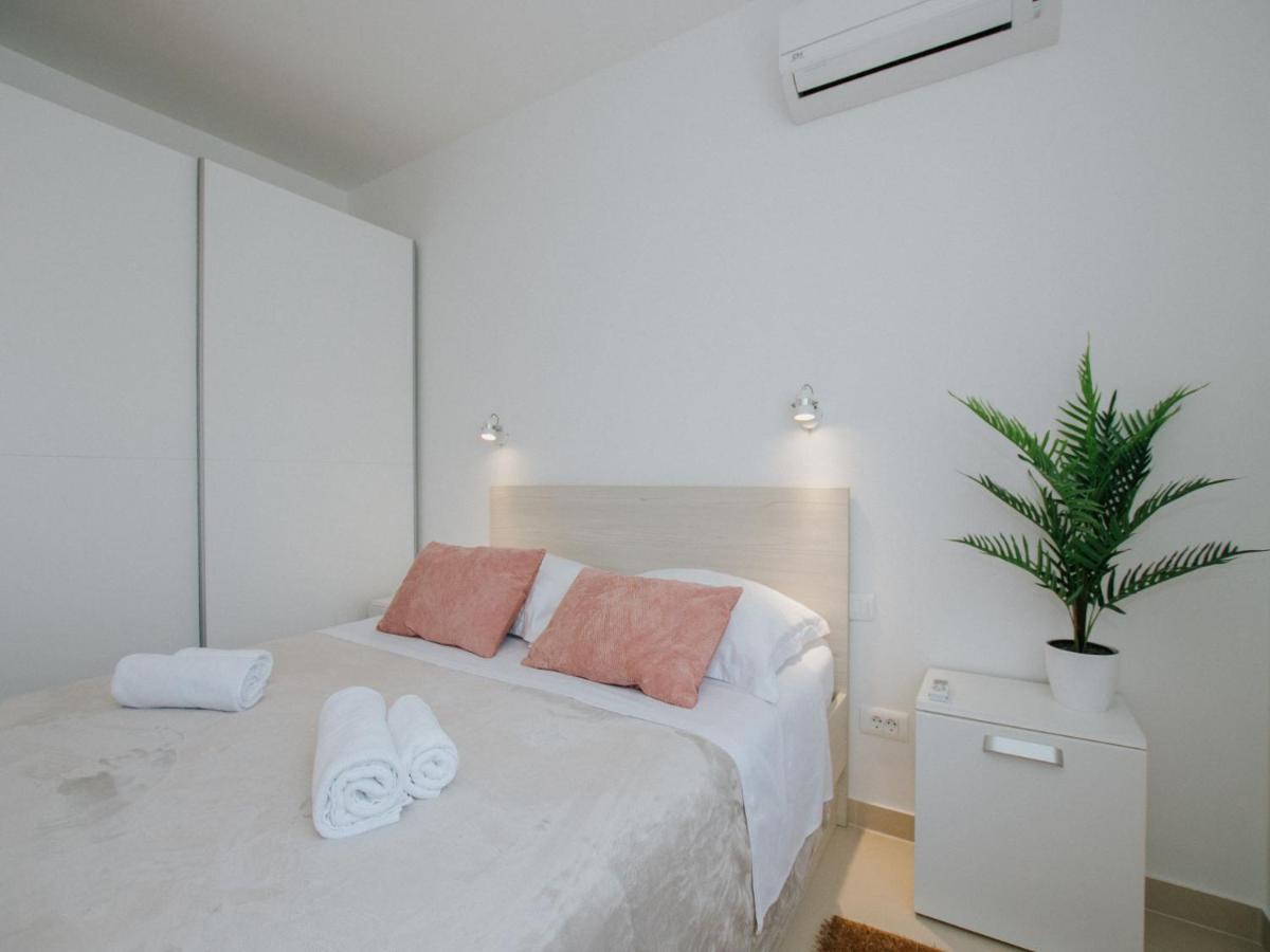Luxury Apartment Di Трогир Екстериор снимка