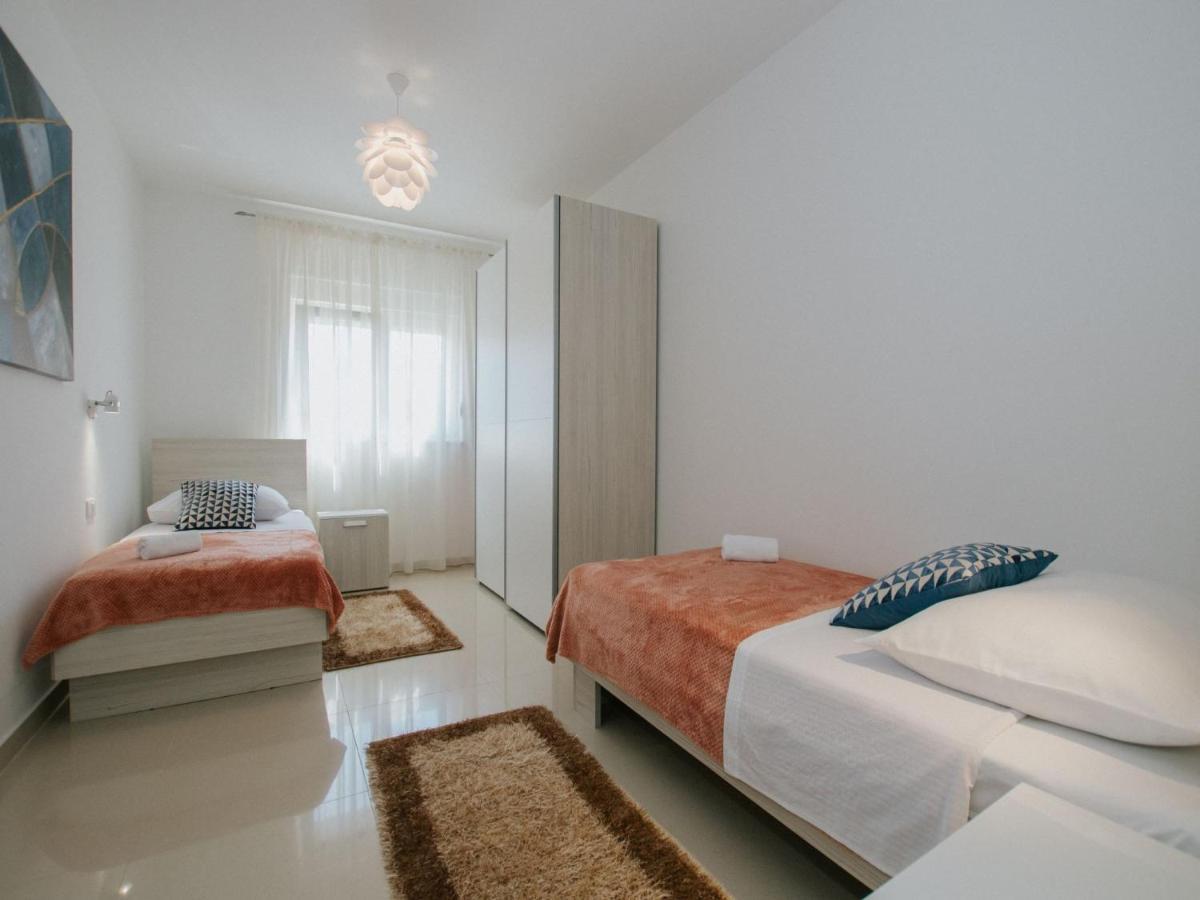 Luxury Apartment Di Трогир Екстериор снимка